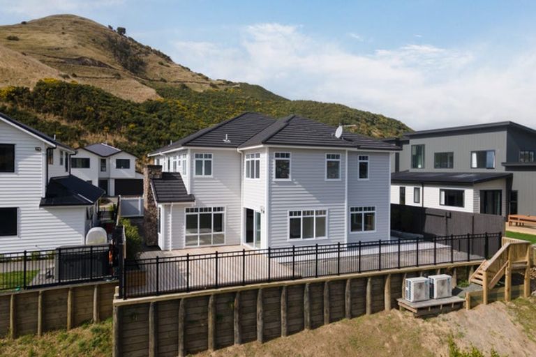 Photo of property in 28 Farnworth Terrace, Churton Park, Wellington, 6037