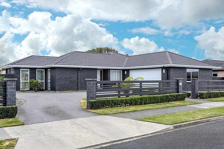 Photo of property in 3 Keene Drive, Bell Block, New Plymouth, 4312