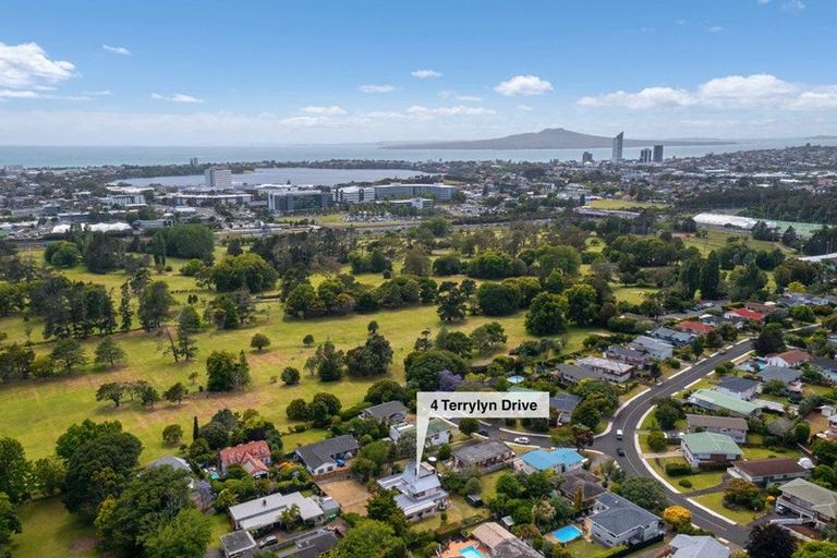 Photo of property in 4 Terrylyn Drive, Hillcrest, Auckland, 0627