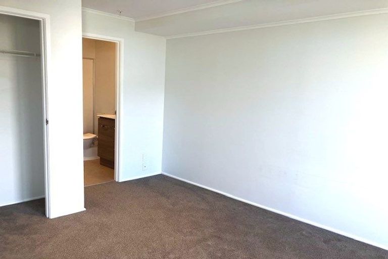 Photo of property in 16e/30 Westward Ho, Glen Eden, Auckland, 0602