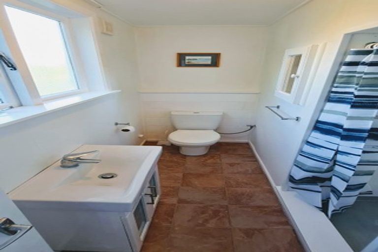 Photo of property in 3/14 Mataroa Avenue, Northland, Wellington, 6012