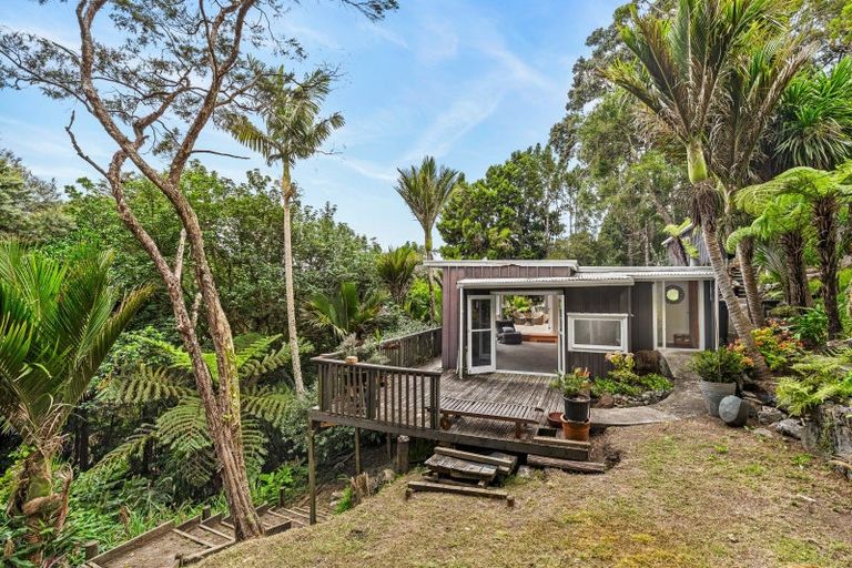 Photo of property in 2a Opou Road, Titirangi, Auckland, 0604