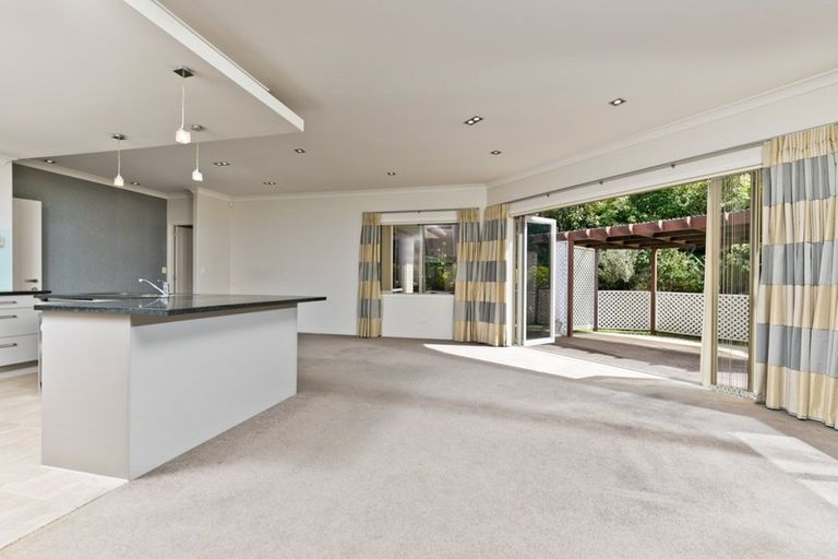 Photo of property in 58 Grand Drive, Orewa, 0931