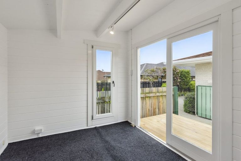 Photo of property in 18a Rewarewa Crescent, Waikanae, 5036