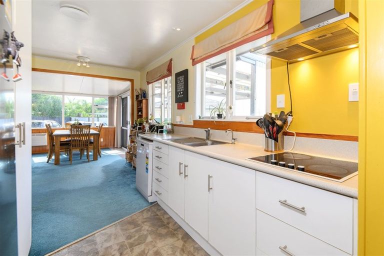 Photo of property in 85 Gloria Avenue, Te Atatu Peninsula, Auckland, 0610