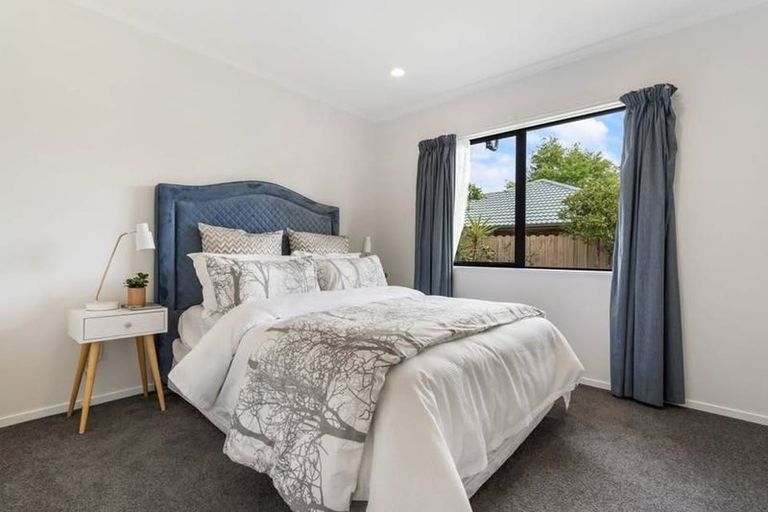 Photo of property in 16 Carisbrook Crescent, Papakura, 2110