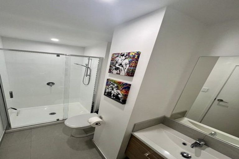 Photo of property in 2 Mikoikoi Crescent, Mangere Bridge, Auckland, 2022