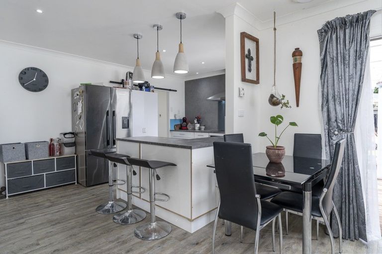 Photo of property in 16 Totara Street, Otaki, 5512