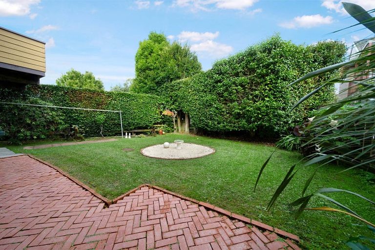 Photo of property in 2/5 Highlight Parade, Te Atatu South, Auckland, 0610