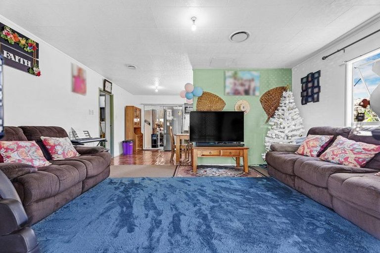 Photo of property in 96 Moire Road, Massey, Auckland, 0614