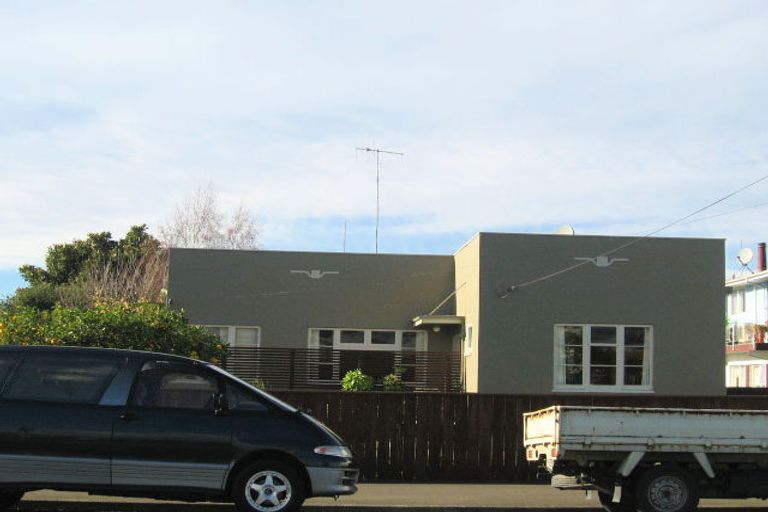 Photo of property in 2/10 Lee Road, Taradale, Napier, 4112