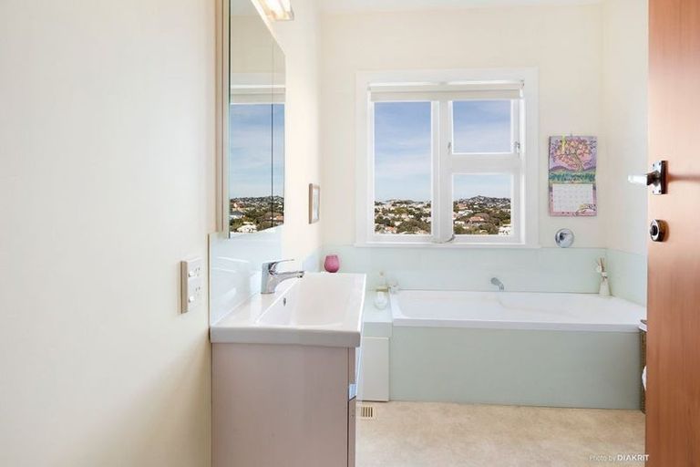 Photo of property in 47 Harbour View Road, Northland, Wellington, 6012