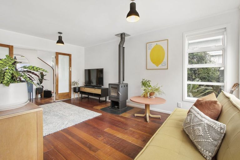 Photo of property in 96 Lyall Parade, Lyall Bay, Wellington, 6022