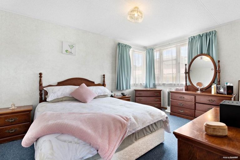 Photo of property in 2 Old Wairoa Road, Papakura, 2110