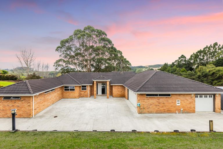 Photo of property in 158 Judge Richardson Drive, Opaheke, Papakura, 2584