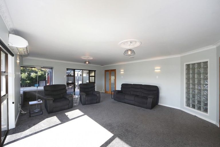 Photo of property in 28 Chester Street, Taradale, Napier, 4112