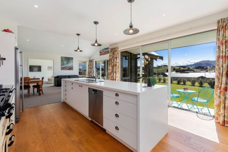 Photo of property in 2 Highfield Ridge, Wanaka, 9305