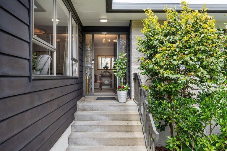 Photo of property in 2/19 Amante Crescent, Mairangi Bay, Auckland, 0630