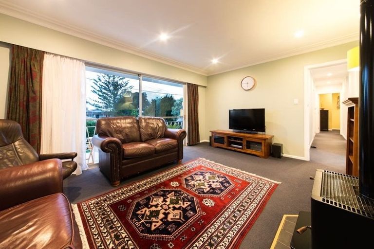 Photo of property in 6 Murray Road, Te Atatu Peninsula, Auckland, 0610