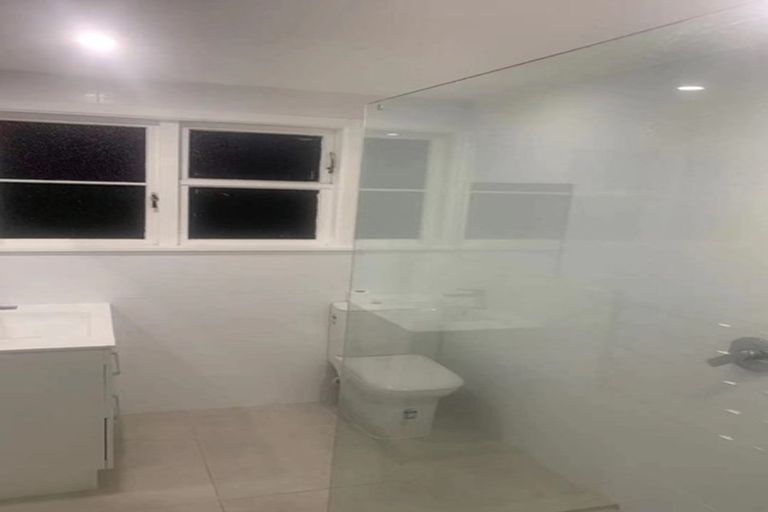 Photo of property in 27 Taikata Road, Te Atatu Peninsula, Auckland, 0610