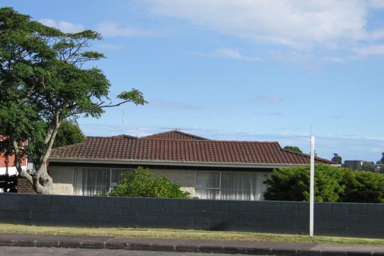 Photo of property in 1/92 Golf Road, New Lynn, Auckland, 0600