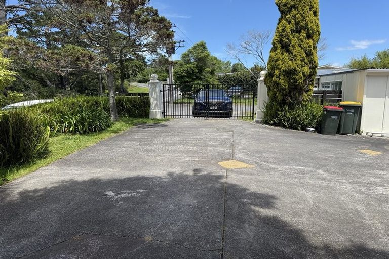 Photo of property in 57 Candia Road, Henderson Valley, Auckland, 0614