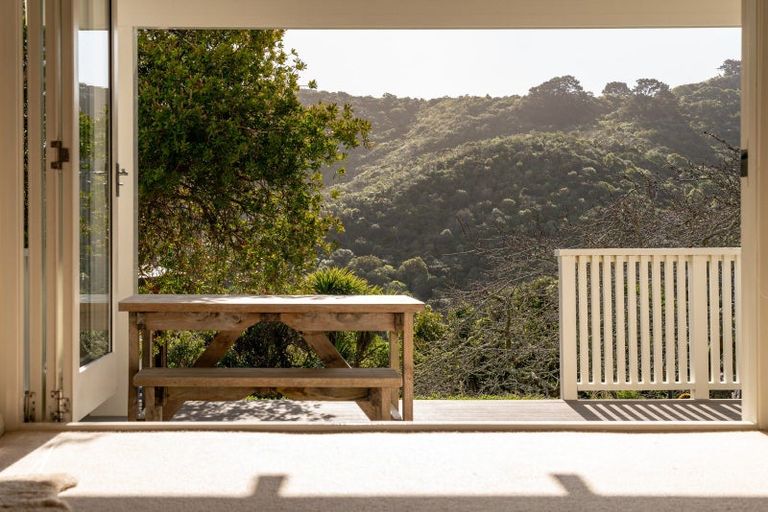 Photo of property in 167 Totara Road, Miramar, Wellington, 6022