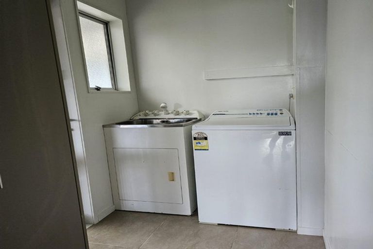 Photo of property in 20 Hindmarsh Street, Henderson, Auckland, 0612