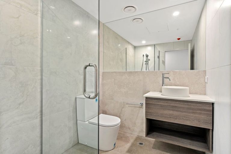 Photo of property in Proximity Apartment Hotel, 804/172u Thorndon Quay, Pipitea, Wellington, 6011