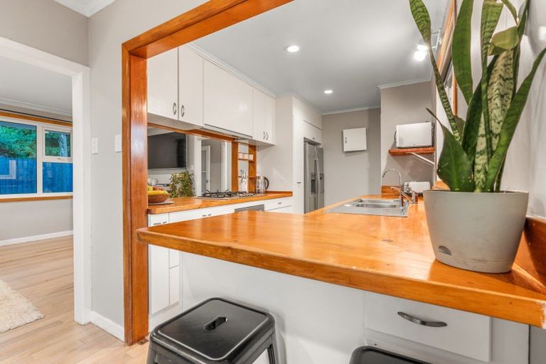 Photo of property in 269 Forest Hill Road, Waiatarua, Auckland, 0612