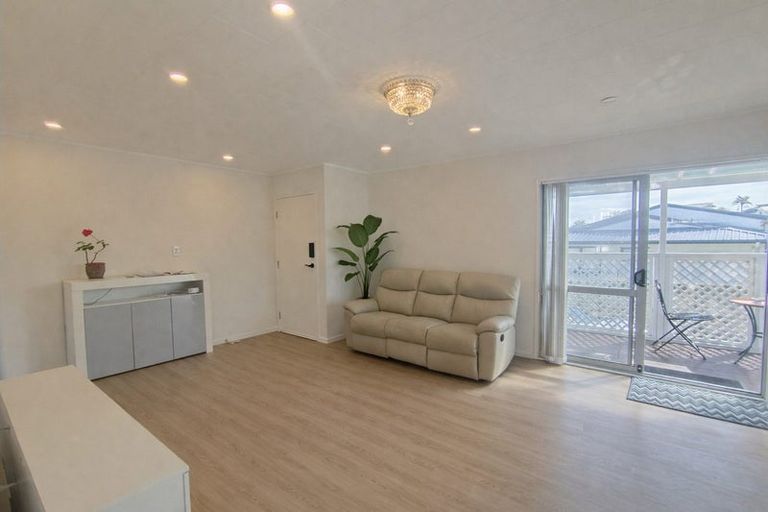 Photo of property in 2/19 Charntay Avenue, Clover Park, Auckland, 2019