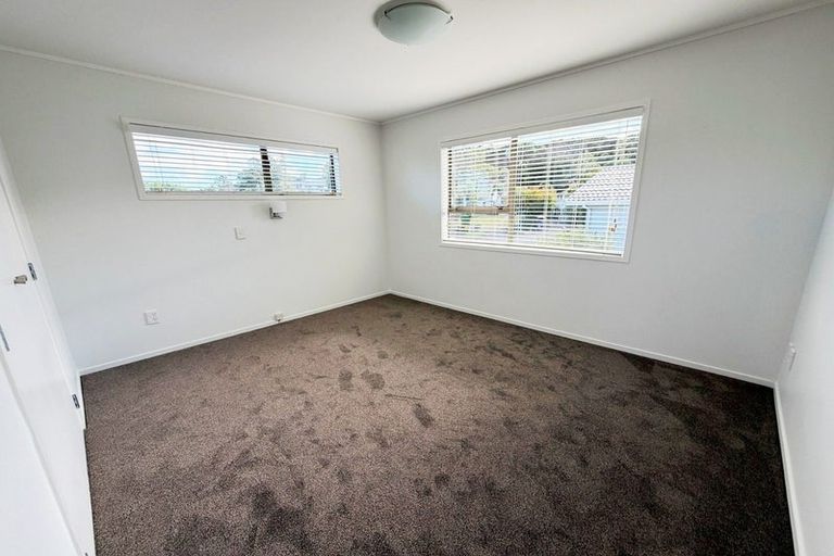 Photo of property in 13 Jenanne Place, Totara Vale, Auckland, 0629