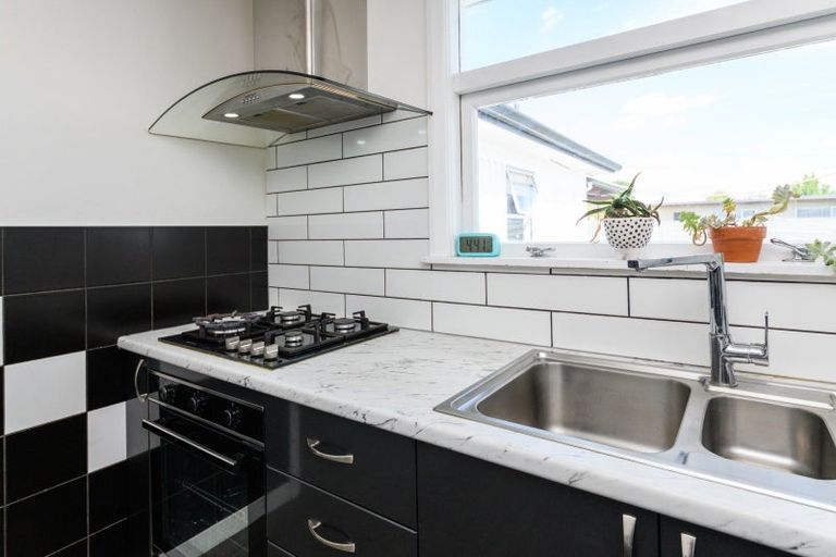 Photo of property in 6 Milton Street, Roslyn, Palmerston North, 4414