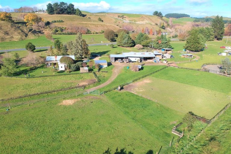 Photo of property in 2966 State Highway 2, Waipukurau, 4281