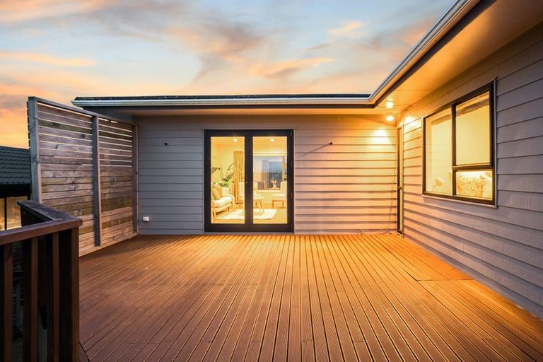 Photo of property in 5 The Top Gallant, Whitby, Porirua, 5024