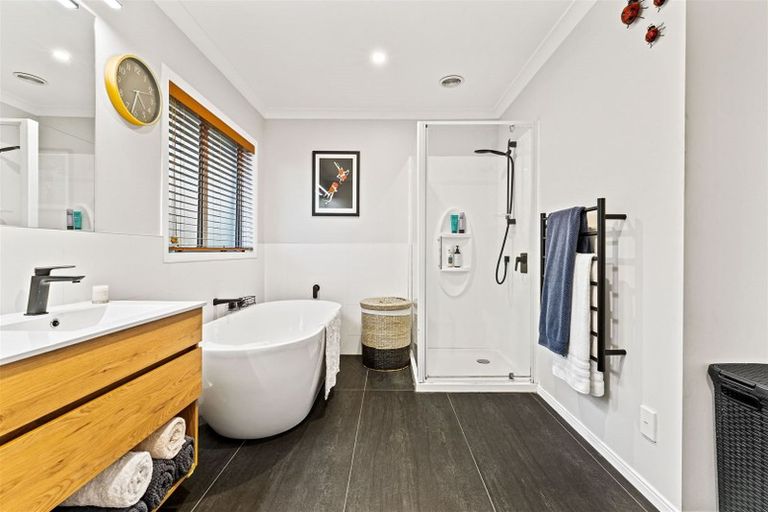 Photo of property in 22 Realm Place, Massey, Auckland, 0614