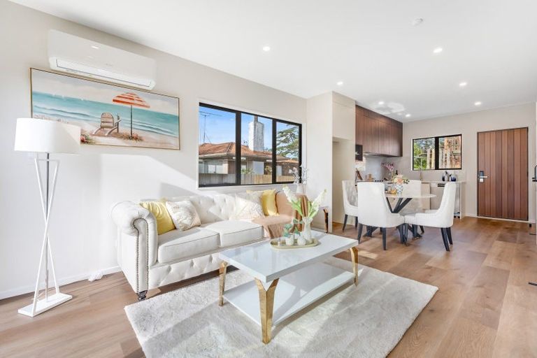 Photo of property in 140b Edgewater Drive, Pakuranga, Auckland, 2010