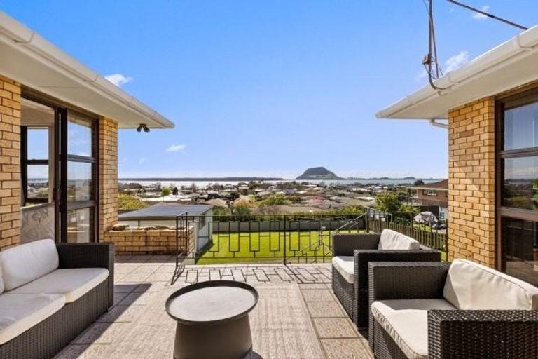 Photo of property in 21 Tirinui Crest Road, Otumoetai, Tauranga, 3110