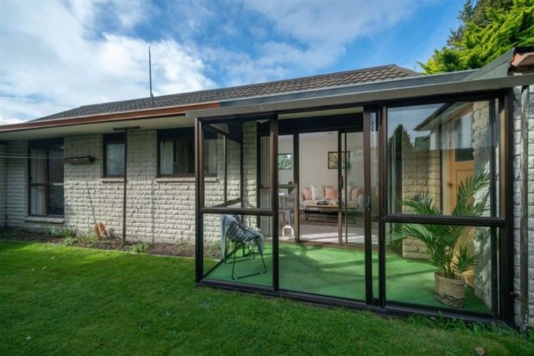 Photo of property in 15 Cunliffe Road, Redwood, Christchurch, 8051