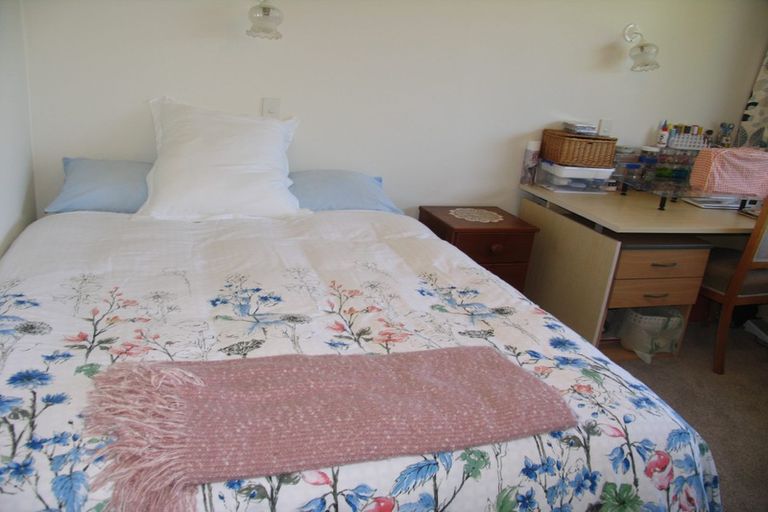 Photo of property in 6 Tybalt Street, Stratford, 4332