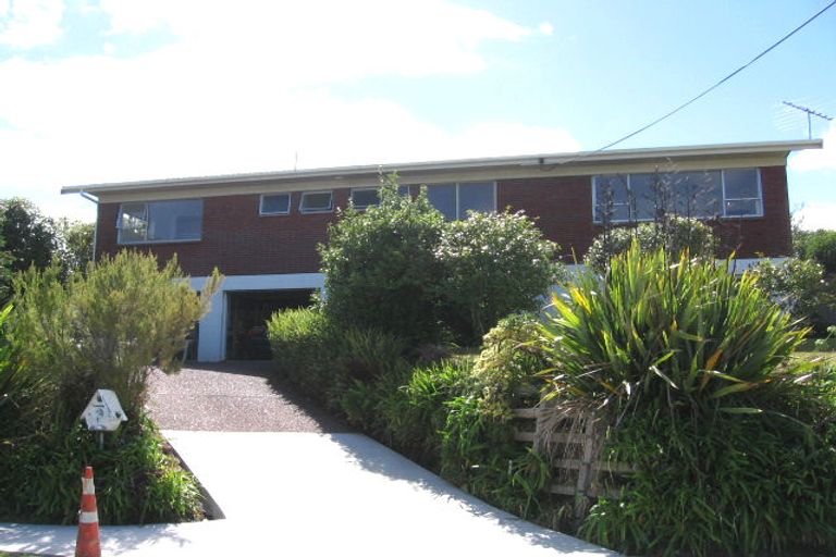 Photo of property in 1 Montana Avenue, Murrays Bay, Auckland, 0630