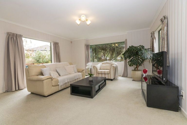 Photo of property in 2 The Glen, Hokowhitu, Palmerston North, 4410