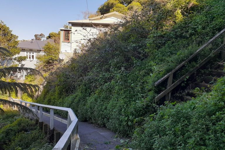 Photo of property in 39 Harbour View Road, Northland, Wellington, 6012