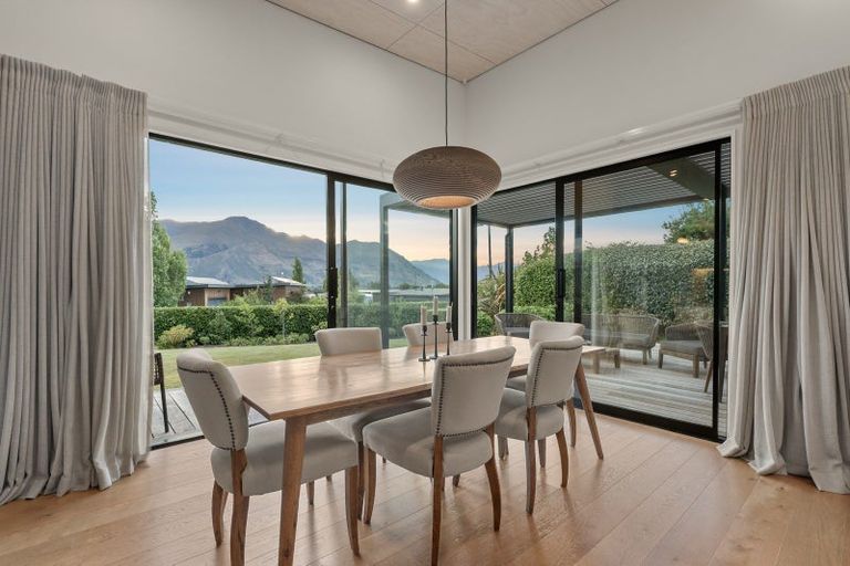 Photo of property in 1 Kirimoko Crescent, Wanaka, 9305