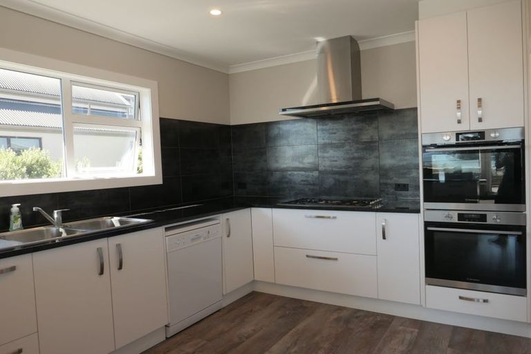 Photo of property in 104 Seaview Road, Paraparaumu Beach, Paraparaumu, 5032