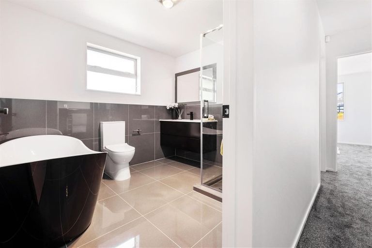 Photo of property in 2d Masters Road, Waiuku, 2681