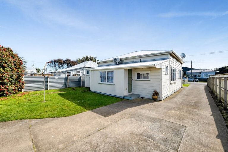 Photo of property in 4 Tawhiti Road, Hawera, 4610