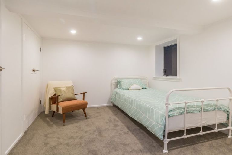Photo of property in 38 Victory Road, Laingholm, Auckland, 0604