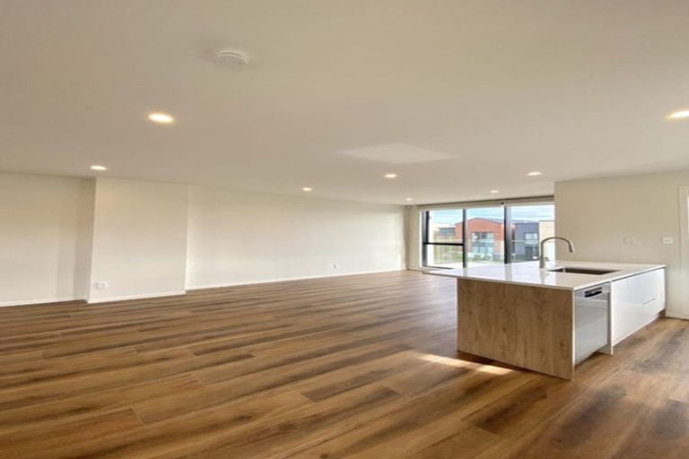 Photo of property in 21 Tahingamanu Road, Hobsonville, Auckland, 0616