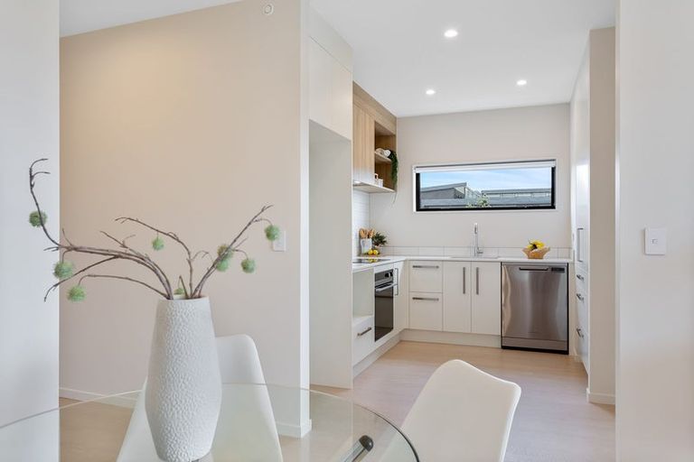 Photo of property in 2 Juniper Drive, Rosehill, 2113